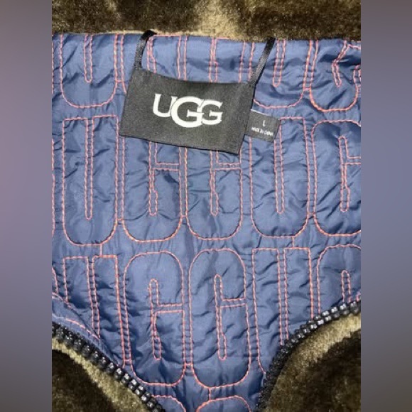 UGG Kairo Logo Reversible Faux Fur Hooded Zip Jacket Burnt Olive Unisex (Sz L) - Picture 9 of 9